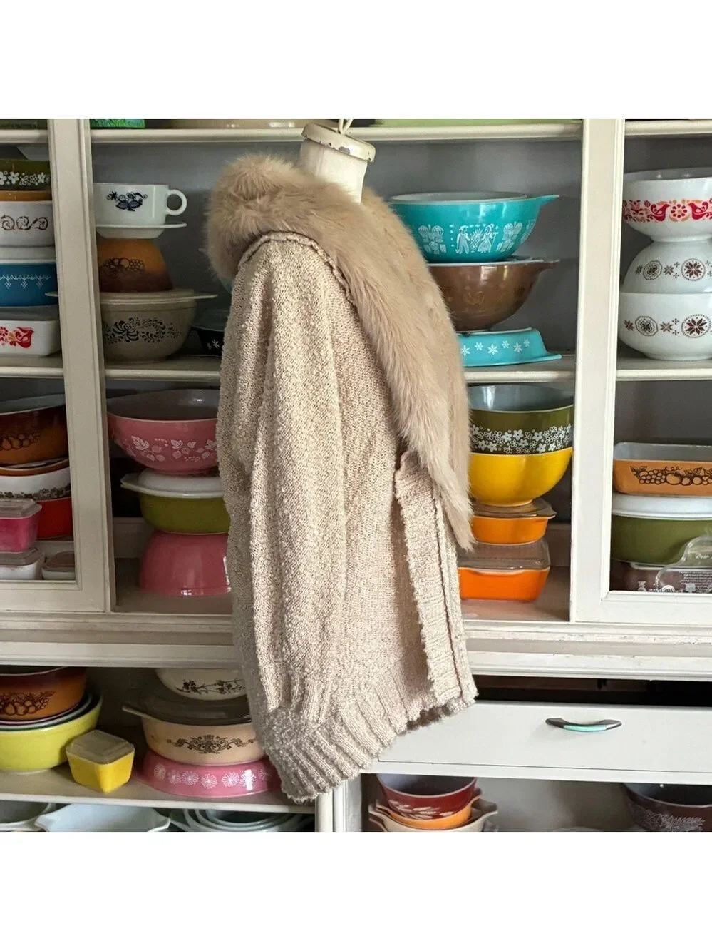 Guess Turning Heads in Hollywood Faux Fur Collar Sweater in Cream - Size Large